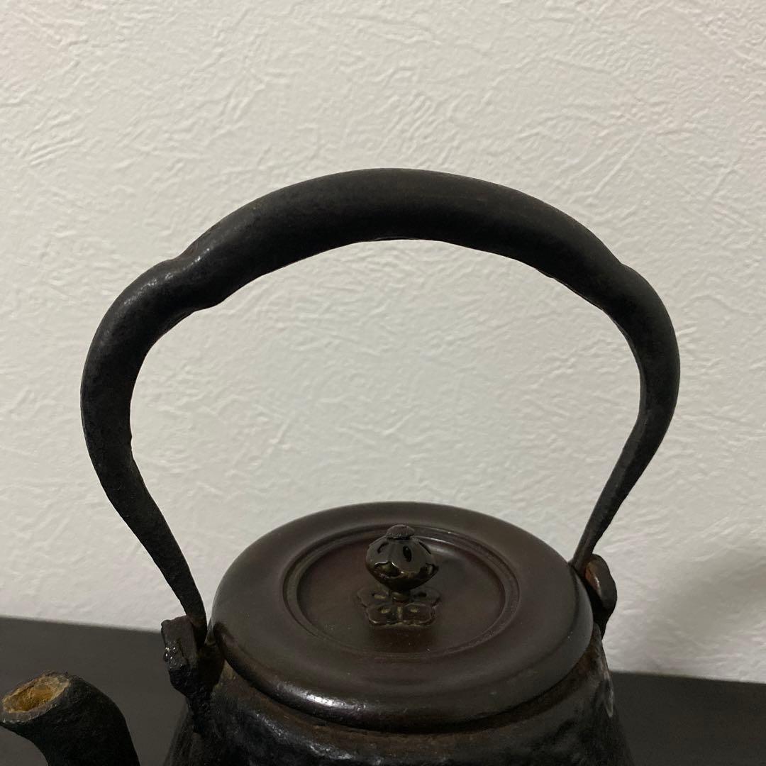 龍文堂造 葛谷高彫富士形 羽付鉄瓶 小振 煎茶道具