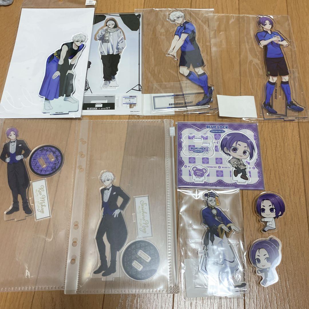 進撃の巨人　リヴァイ aniqueバースデー アクリルキーホルダー　豪華仕様　A