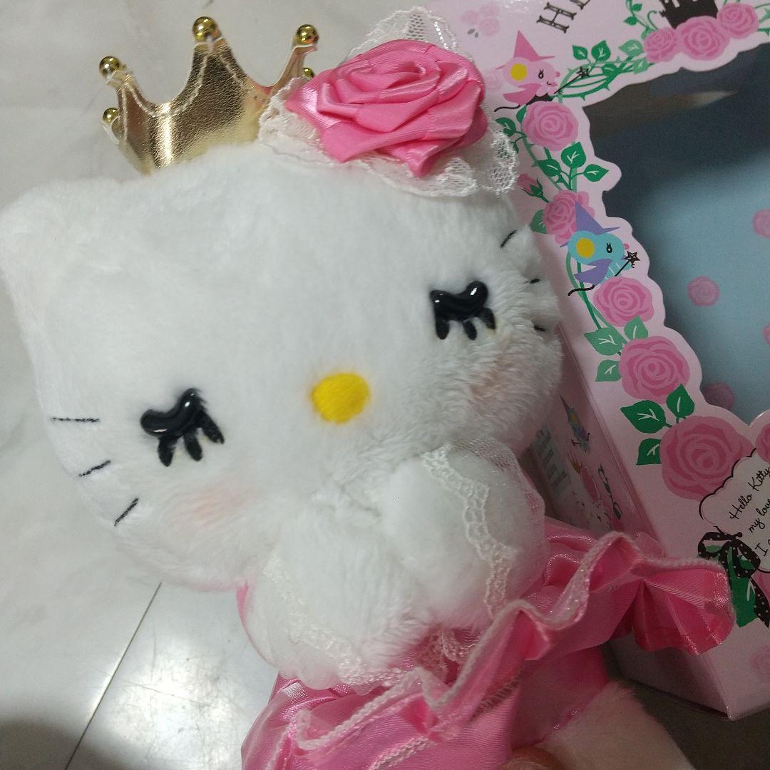 新品　ハローキティ　いばら姫　ぬいぐるみ