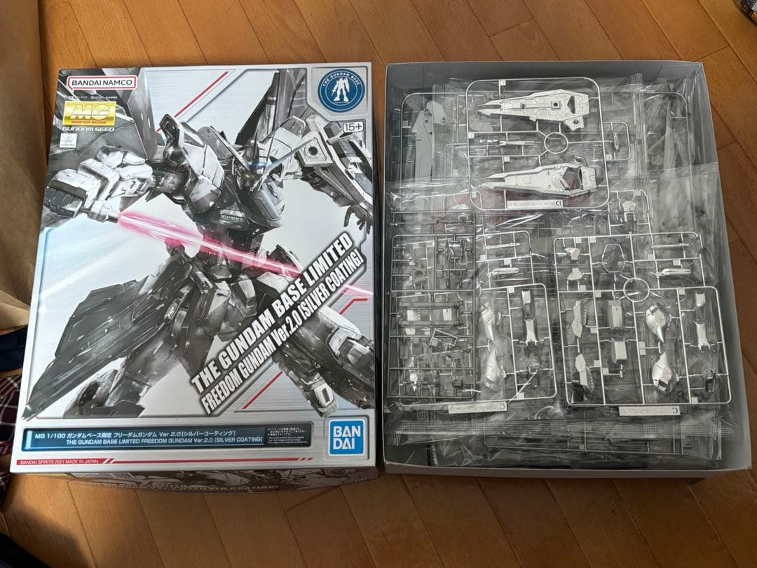 MGフリーダム Ver.2.0 シルバー　MGSDバルバトス　アイアンブラッド