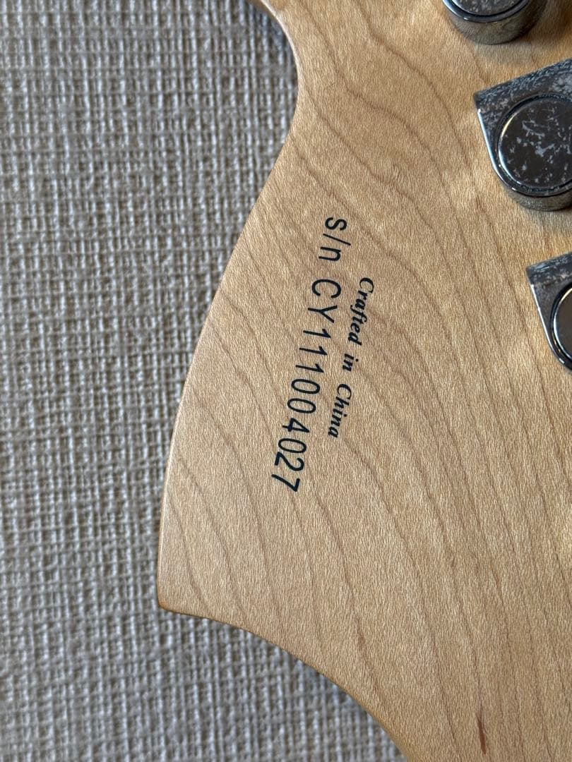 エレキギター Squier Stratocaster 付属品付き