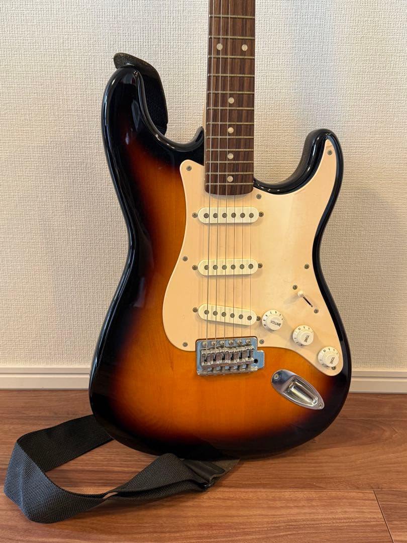 エレキギター Squier Stratocaster 付属品付き