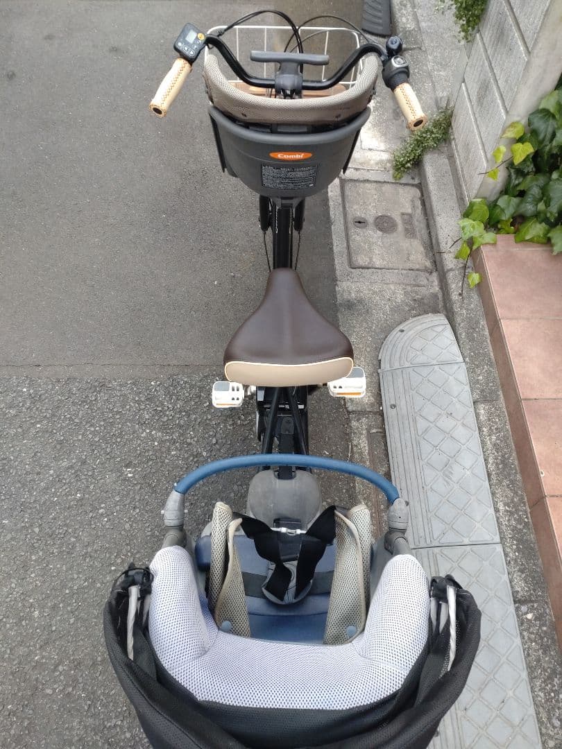 配送可★直接引渡可カスタム【ギュットアニーズ】電動アシスト自転車★充電器付３人乗