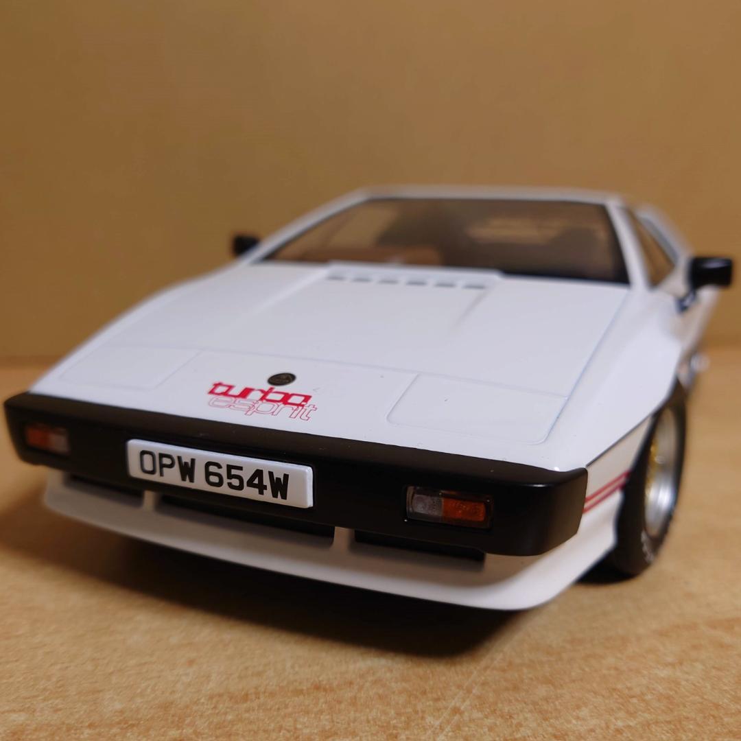 1/18 ロータスエスプリターボ ホワイト 1981 Lotus Esprit