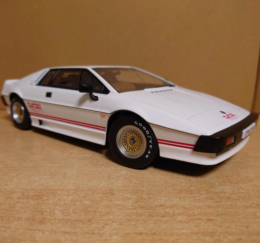 1/18 ロータスエスプリターボ ホワイト 1981 Lotus Esprit