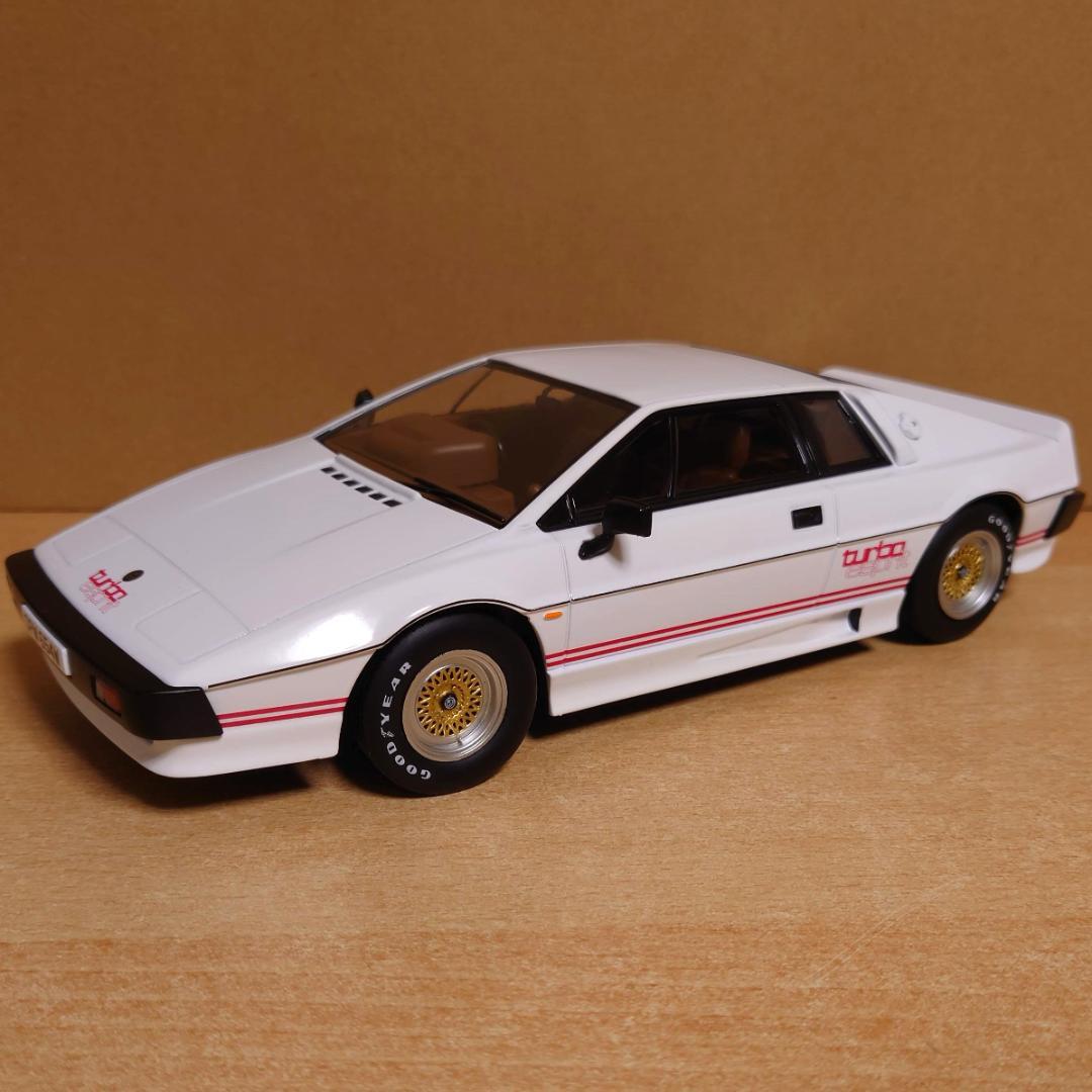 1/18 ロータスエスプリターボ ホワイト 1981 Lotus Esprit