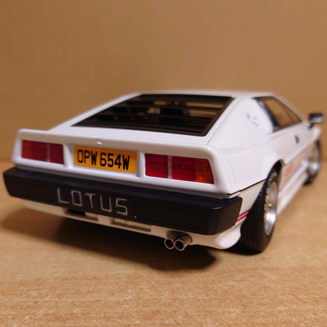1/18 ロータスエスプリターボ ホワイト 1981 Lotus Esprit