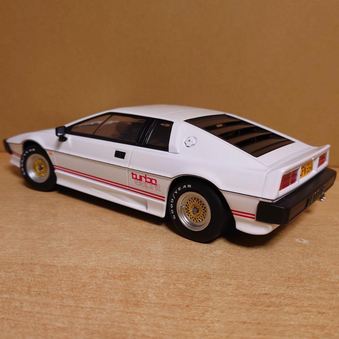 1/18 ロータスエスプリターボ ホワイト 1981 Lotus Esprit