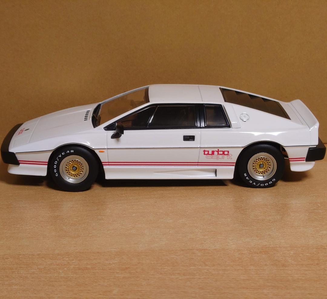 1/18 ロータスエスプリターボ ホワイト 1981 Lotus Esprit