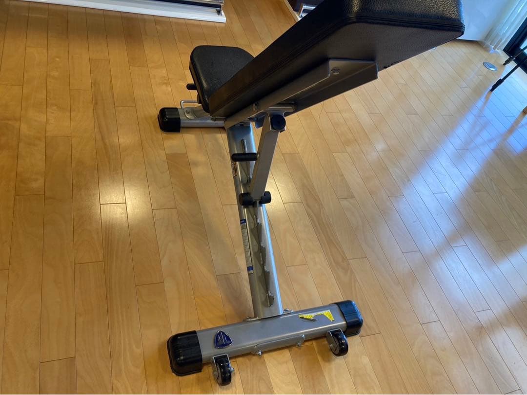 調整可能なトレーニングベンチ 黒