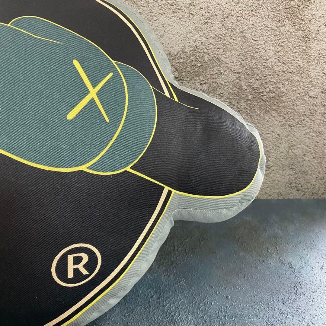 KAWS OriginalFake カウズ オリジナルフェイク クッション 緑