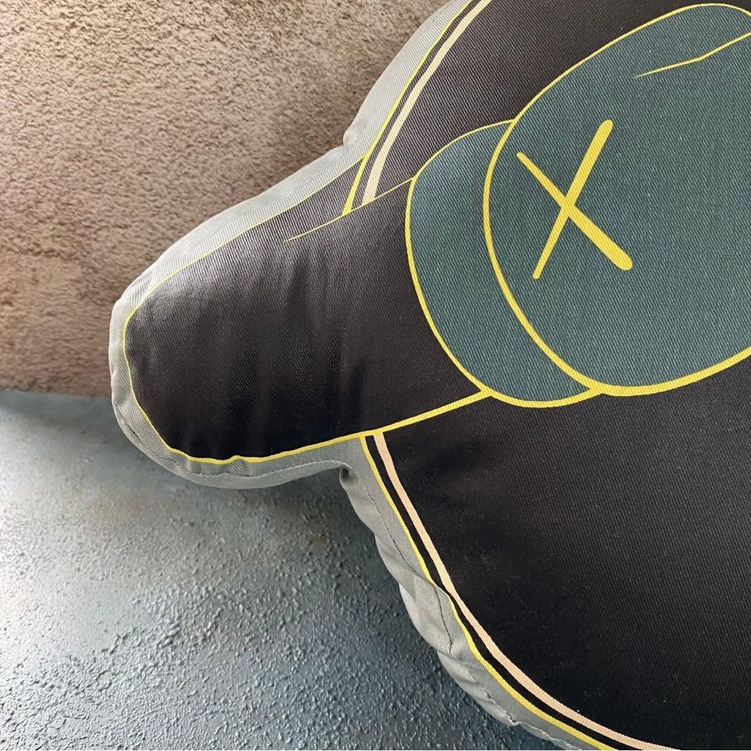 KAWS OriginalFake カウズ オリジナルフェイク クッション 緑