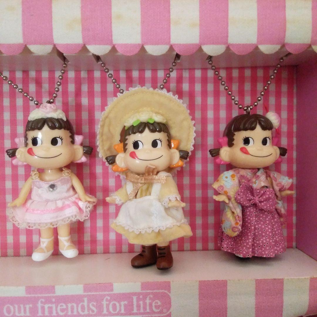 ペコちゃん不二家人形セット:ドールケース、コレクション、ウエディング、うさぎ、