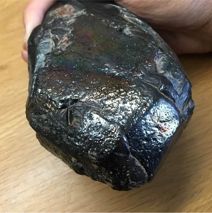虹色の鉱石