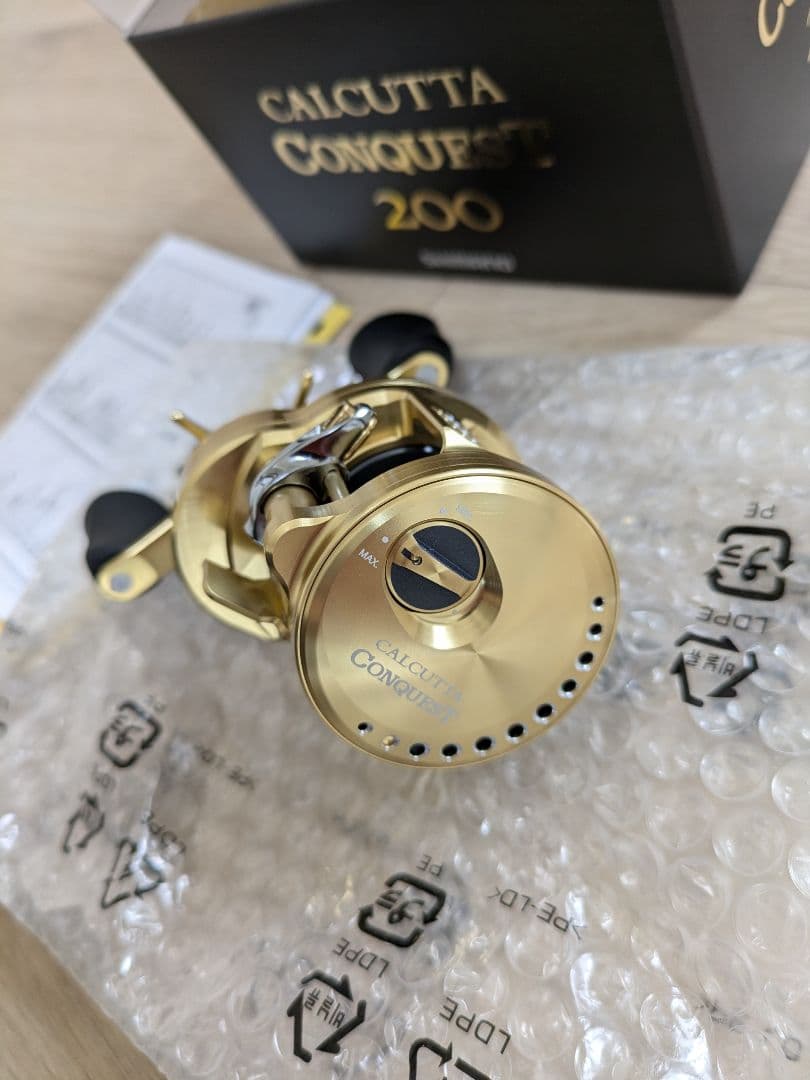 新品☆未使用　シマノ 21 カルカッタコンクエスト 200 ベイトリール