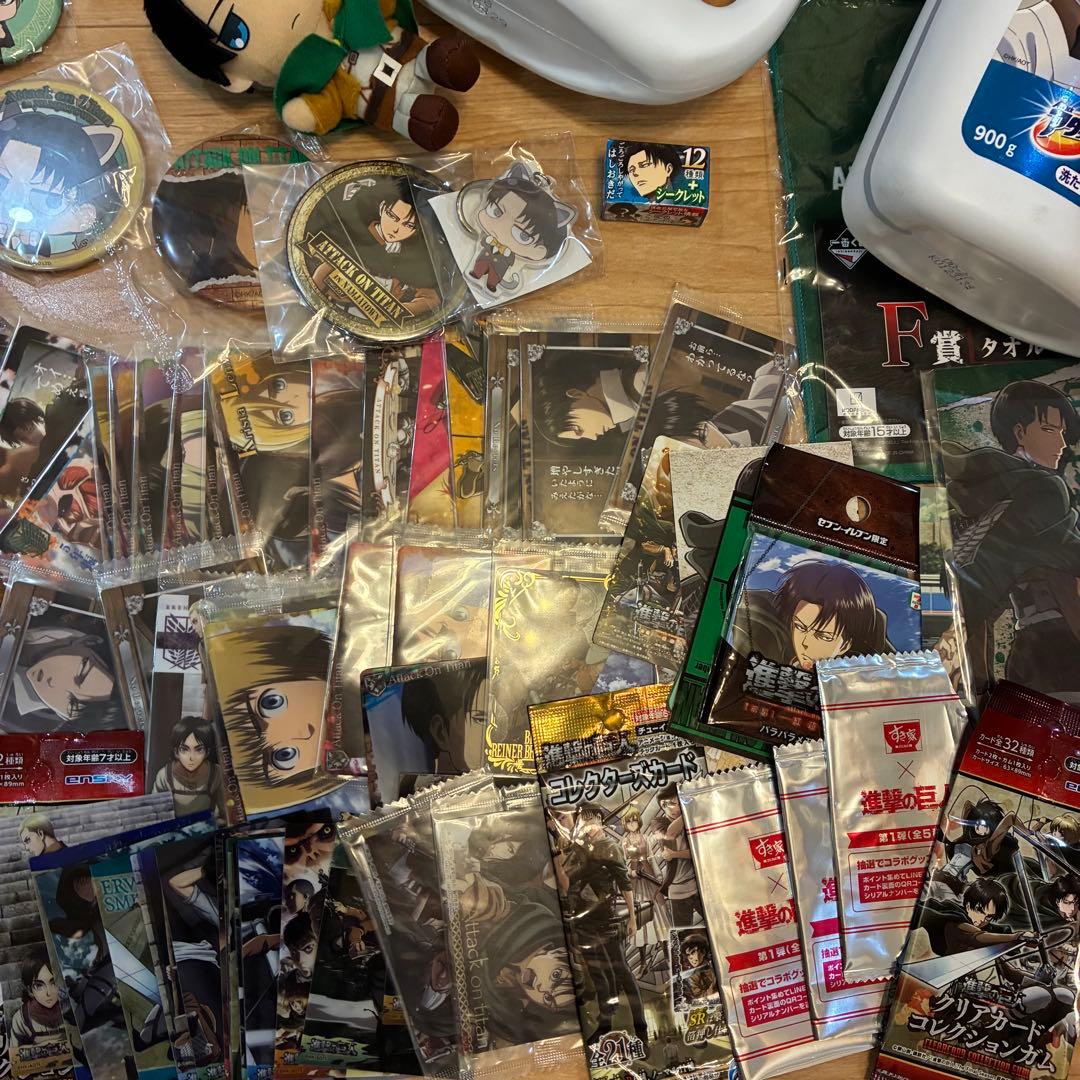 進撃の巨人 グッズ 大量 まとめ売り リヴァイ フィギュア 300点以上