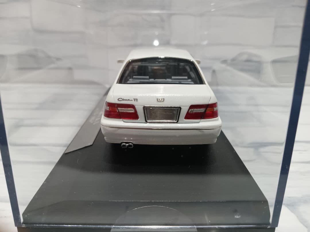 かずまる　1/43日産シーマY33 41LV 1996　ミニカー　ホワイト