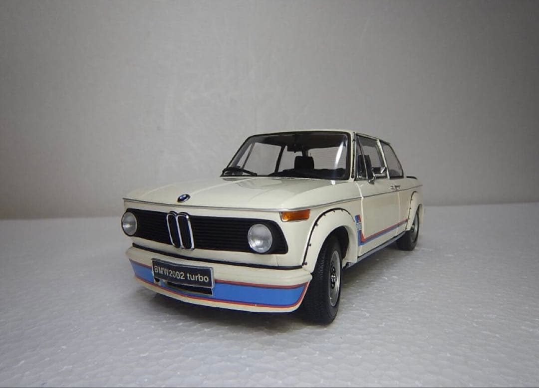 KYOSHO 1/18  2002turbo （White)絶版稀少モデル