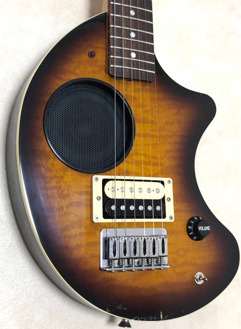 【美品】ZO-3GF 3TS アンプ内蔵ギター ディストーションSW付 ケース付