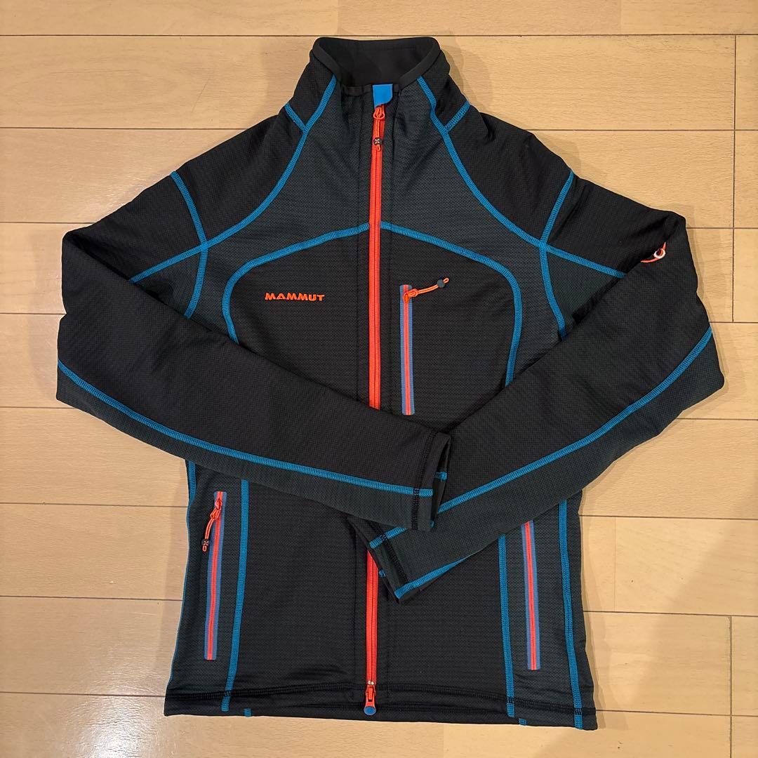 MAMMUT スキーウェアの中に着てたらおしゃれ　アウター　サイズＭ