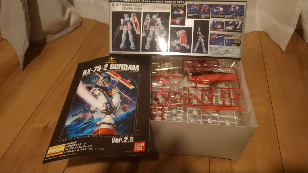 MG マスターグレード ガンダム Ver.2.0 チタニウムフィニッシュ