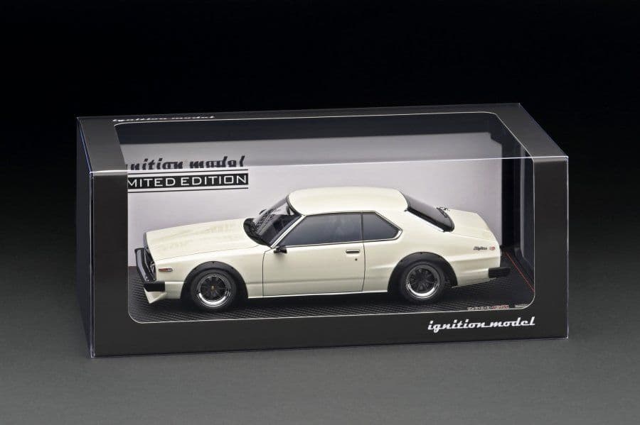 新品•未開封　1/18 イグニッションモデル　日産スカイライン2000GT-ES