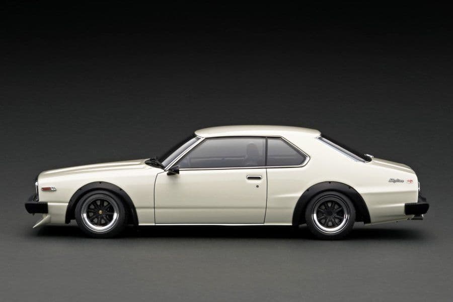 新品•未開封　1/18 イグニッションモデル　日産スカイライン2000GT-ES