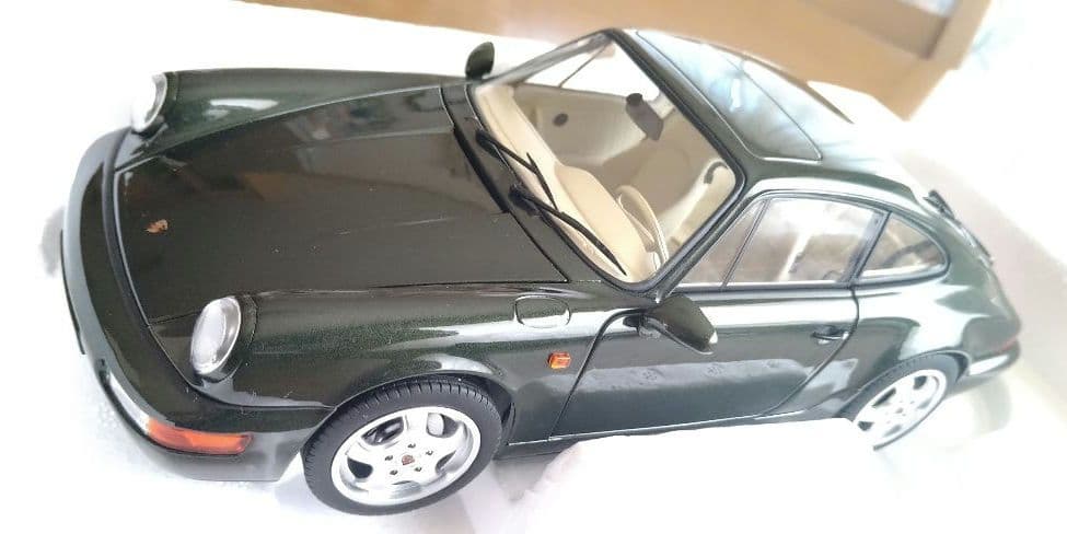 ノレブ 1/18 ポルシェ 911(964) カレラ4 1992 グリーン