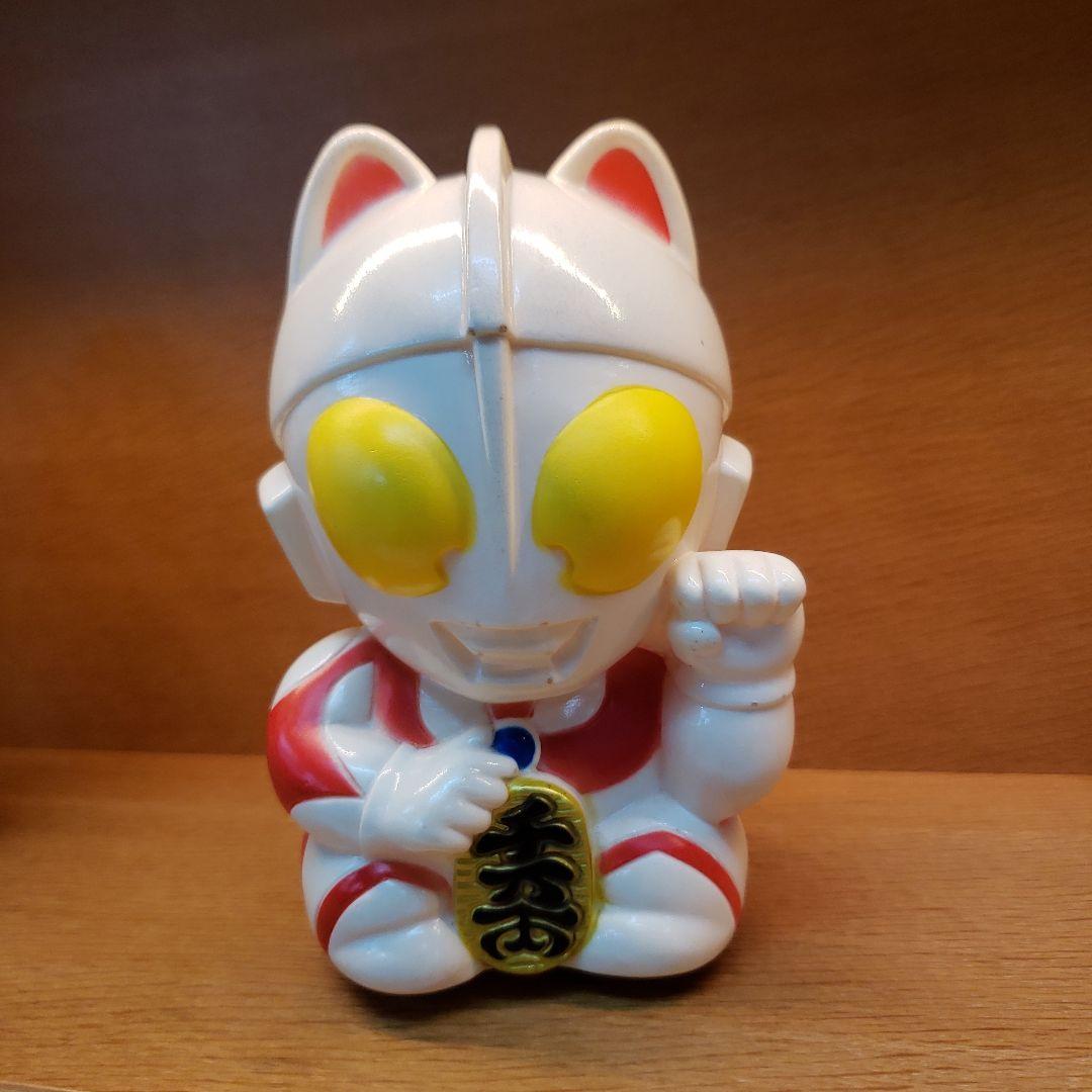 蔵出し特価ウルトラマン フィギュア招き猫貯金箱高さ１４cm