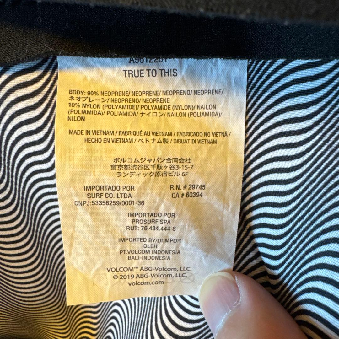 VOLCOM ブラック タッパー