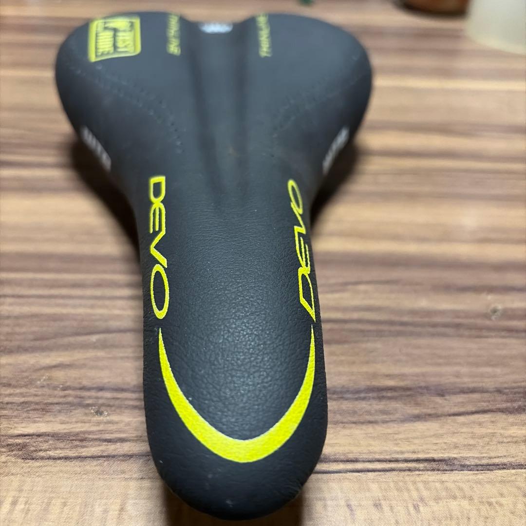 WTB DEVO サドル THINLINE 黒/黄色