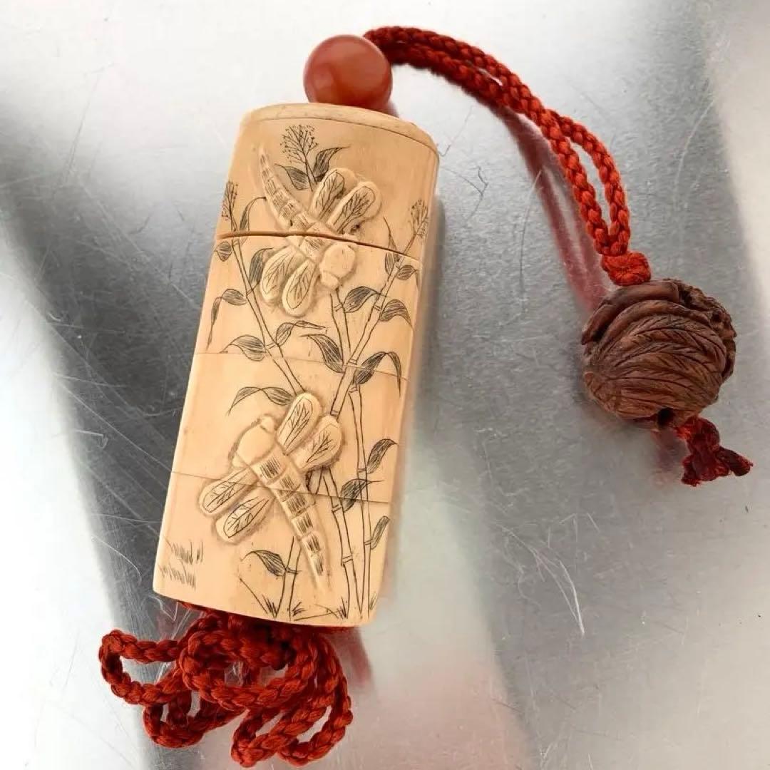 印籠　蜻蛉の浮き彫り文様 アンティーク　工芸品
