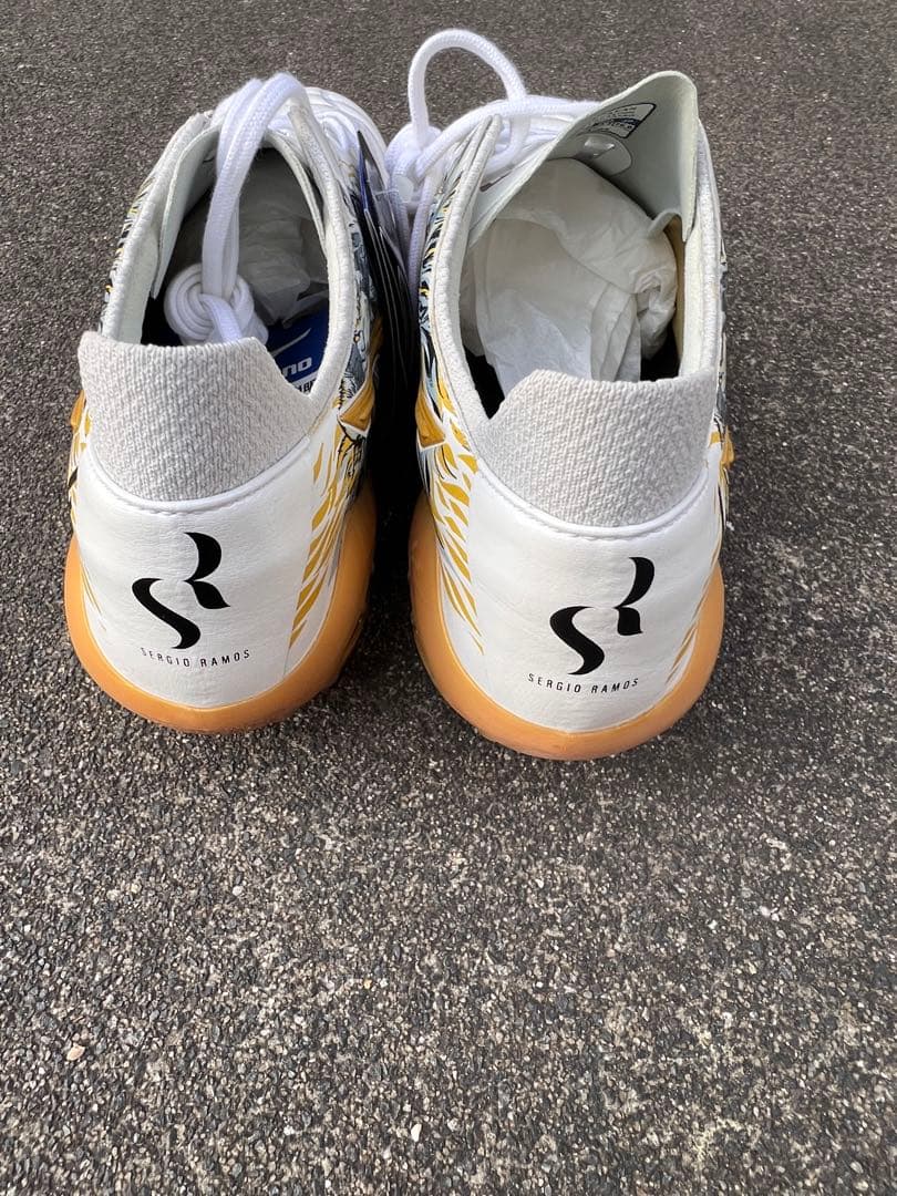 Mizuno モレリアネオ3 セルヒオ・ラモスモデル