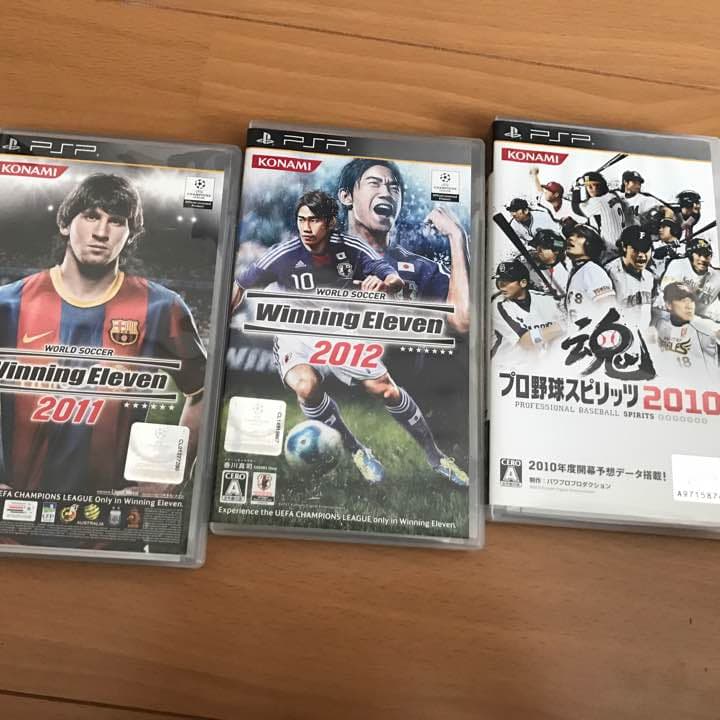 PSP本体２つとカセット（6個）・充電器・メモリー付き