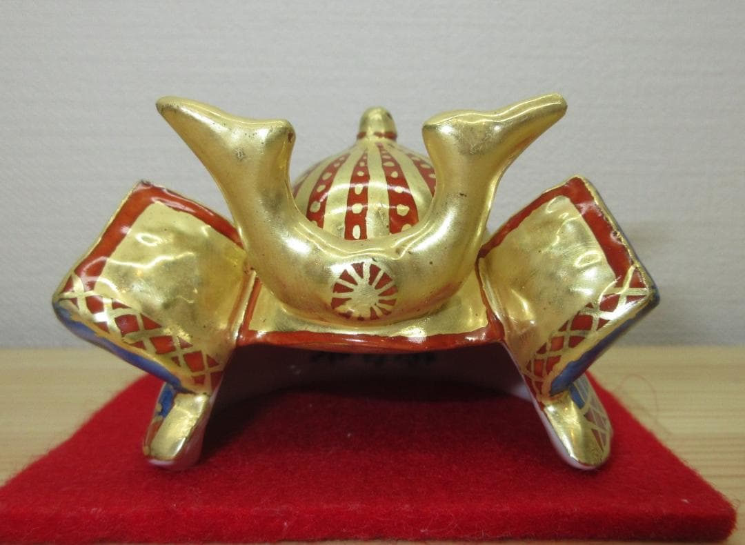 送料込【逢絢亭・新品】茶道具 蓋置 京焼 金襴手 兜の形 平安昭阿弥 共箱入り