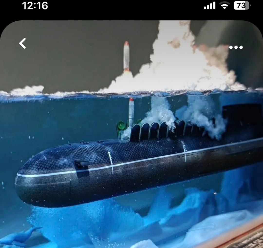 タイフーン級潜水艦　流氷ジオラマ