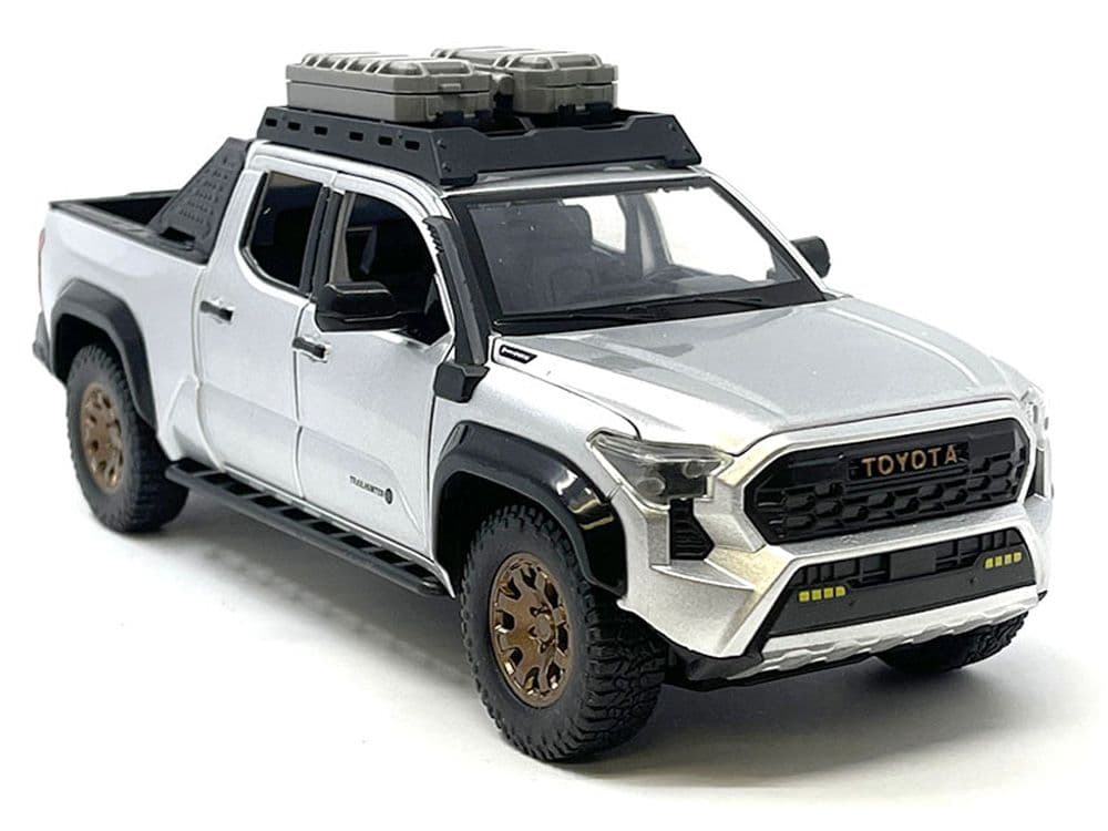2023 トヨタ・タコマ トレイルハンター　(シルバー)