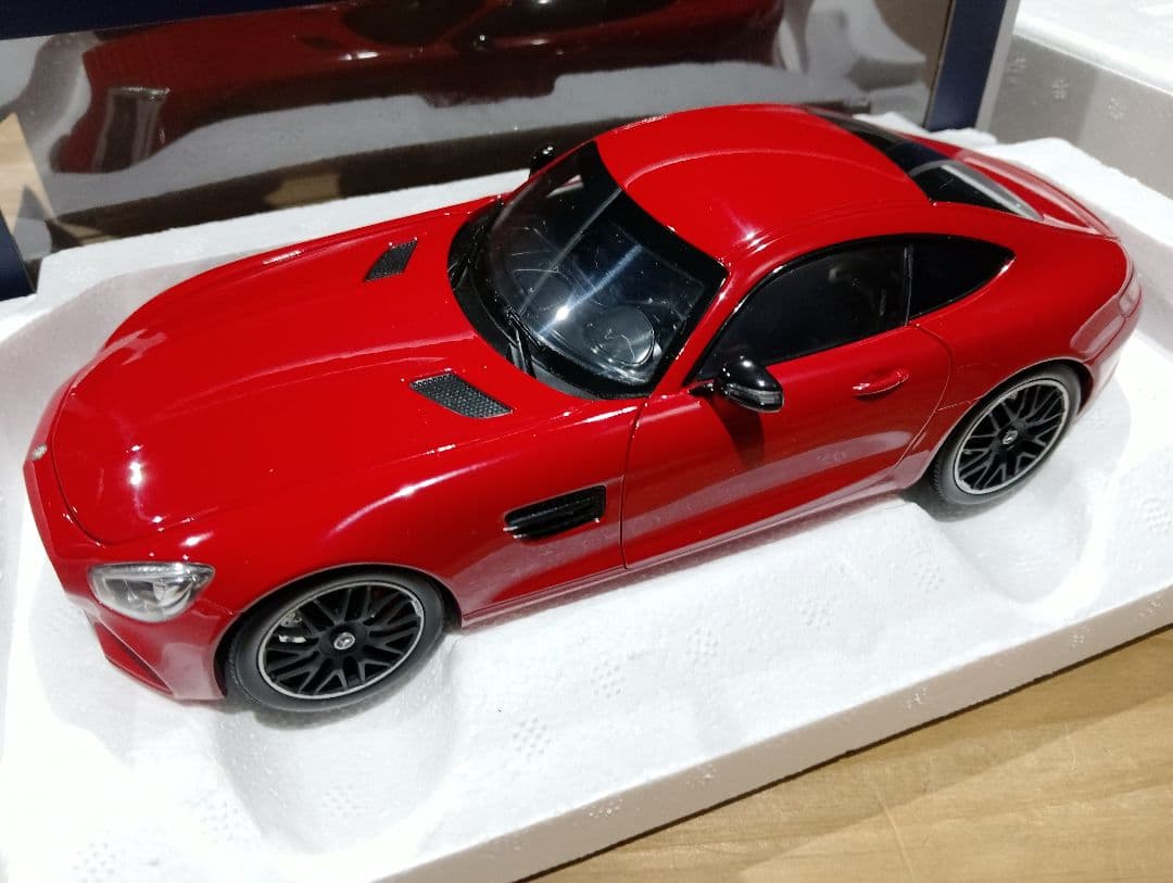 1/18 ノレブ　メルセデスベンツ　AMG　GT　ミニカー　レッド