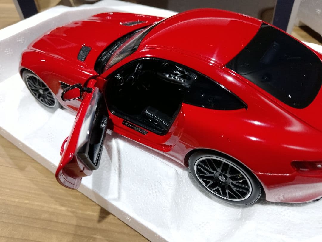 1/18 ノレブ　メルセデスベンツ　AMG　GT　ミニカー　レッド