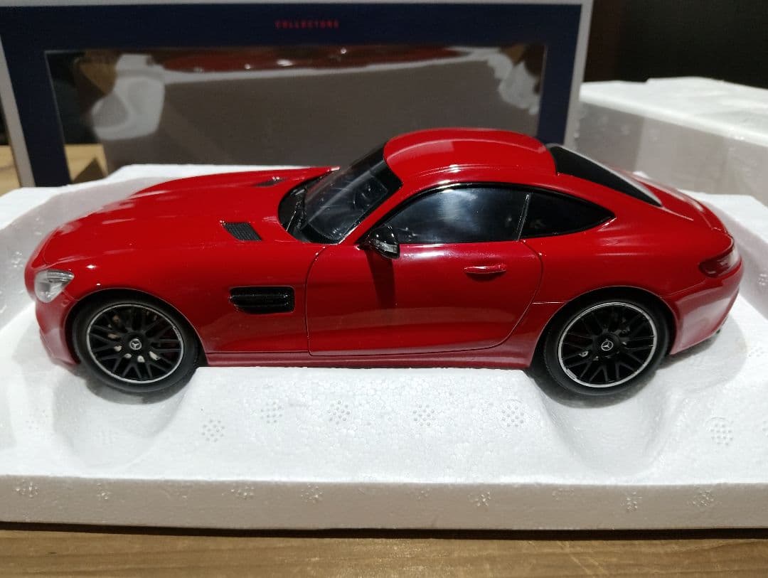 1/18 ノレブ　メルセデスベンツ　AMG　GT　ミニカー　レッド