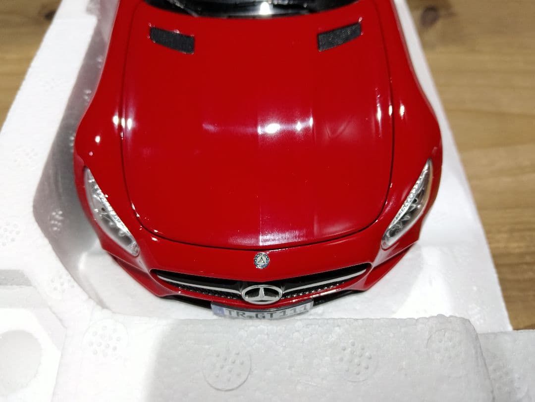 1/18 ノレブ　メルセデスベンツ　AMG　GT　ミニカー　レッド