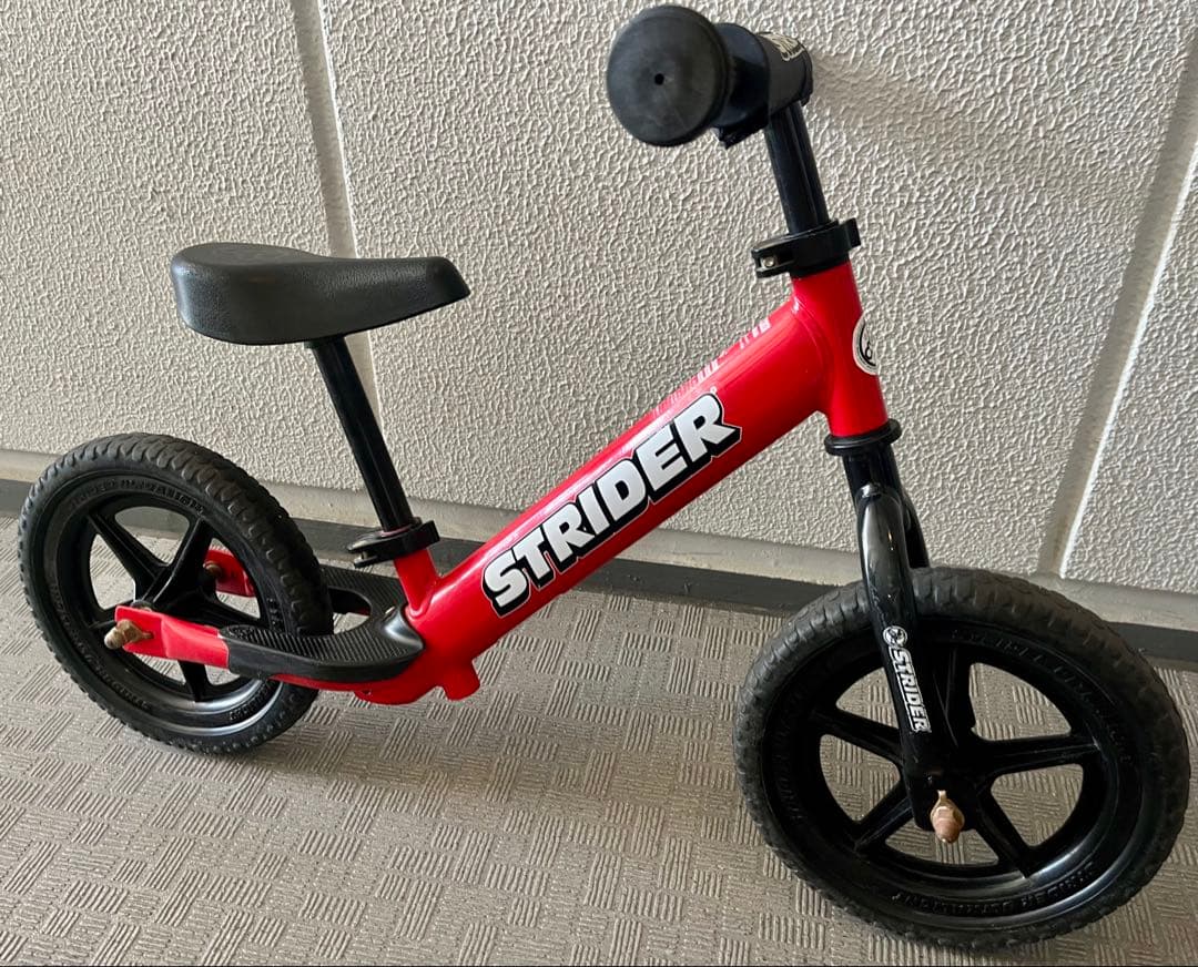 ストライダースポーツモデル12インチレッド ＋ヘルメット(47〜51㎝)セット