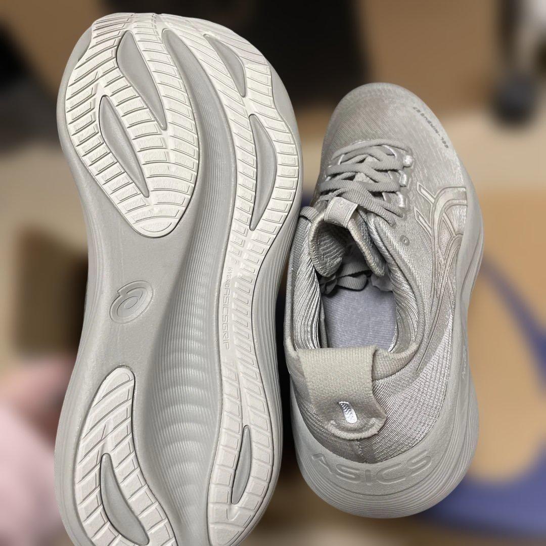 ASICS グレー ランニングシューズ　#1043