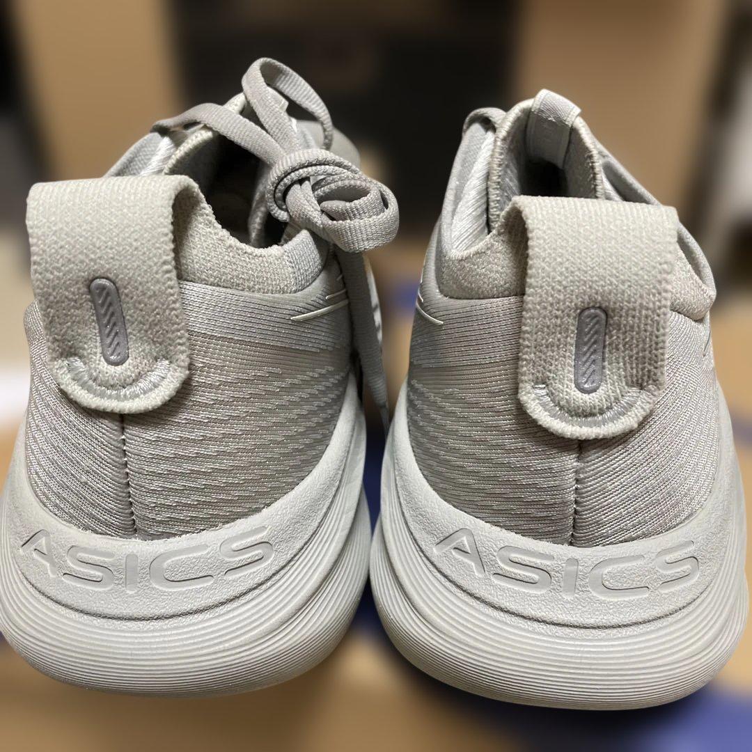 ASICS グレー ランニングシューズ　#1043