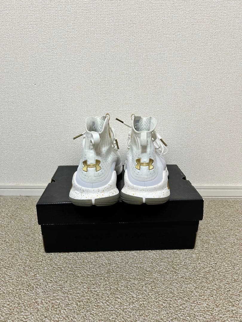 Under Armour Curry 4 ホワイト/ゴールド　26cm
