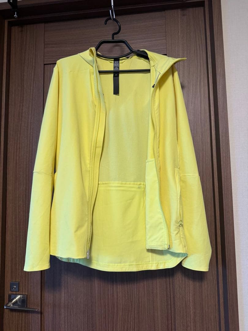 ウォーキング・ランニングウェア lululemon warp light jaket xs