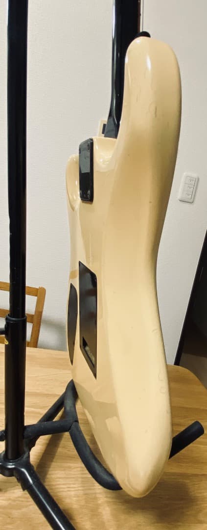 JUNK-FENDER HH E SERIAL 年1986