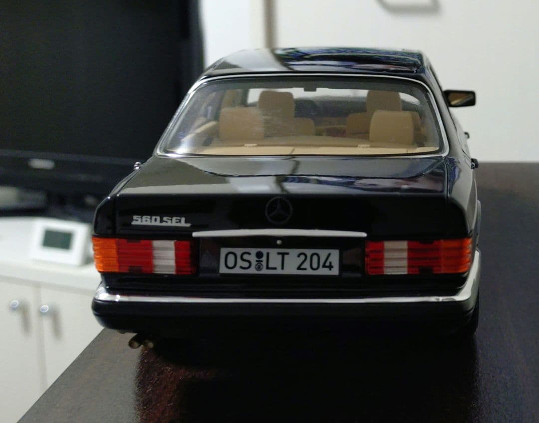 1/18 メルセデスベンツ560SEL