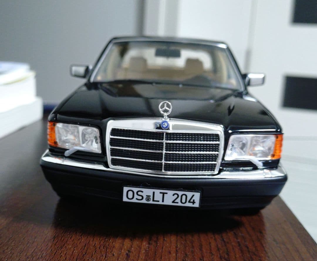 1/18 メルセデスベンツ560SEL