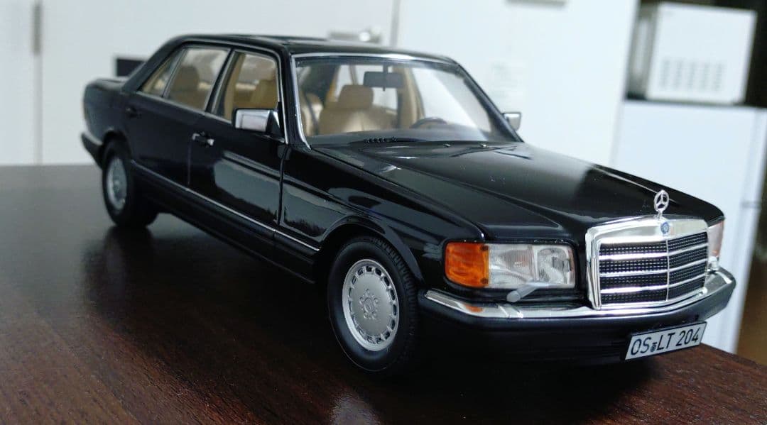 1/18 メルセデスベンツ560SEL